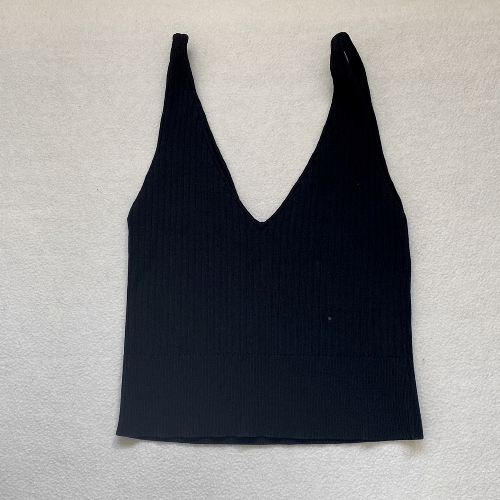 Line & Dot Black Ribbed V-Neck Cropped Tank